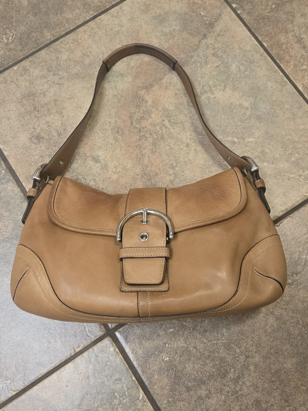 Vintage Coach Soho 9248 Tan Leather FTan Leather Shoulder Bag with Silver Buckle